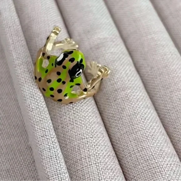 Green Dot Frog Reptile Ring - Picture 2 of 9